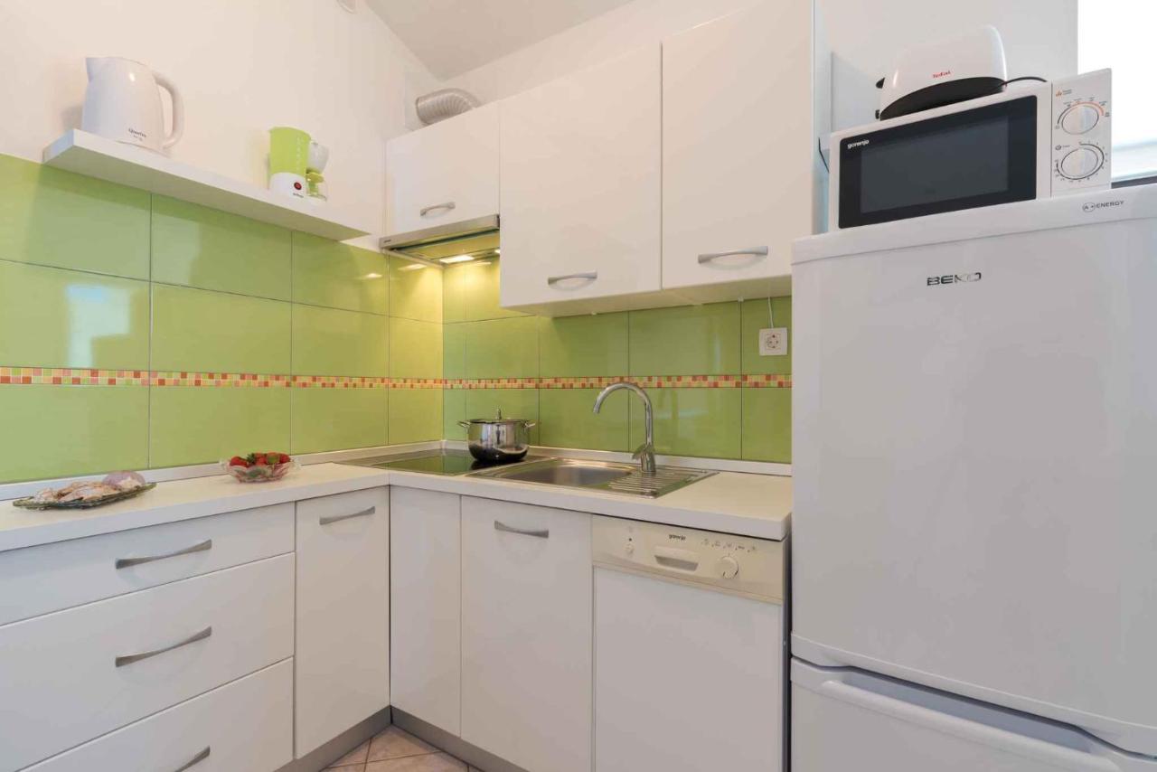 Apartments In Ravni/Istrien 30383 Экстерьер фото