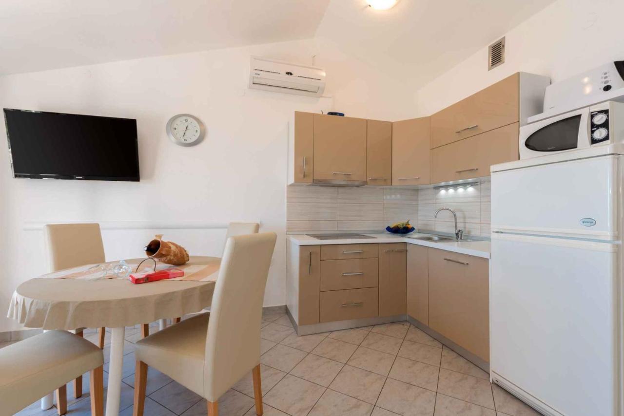 Apartments In Ravni/Istrien 30383 Экстерьер фото